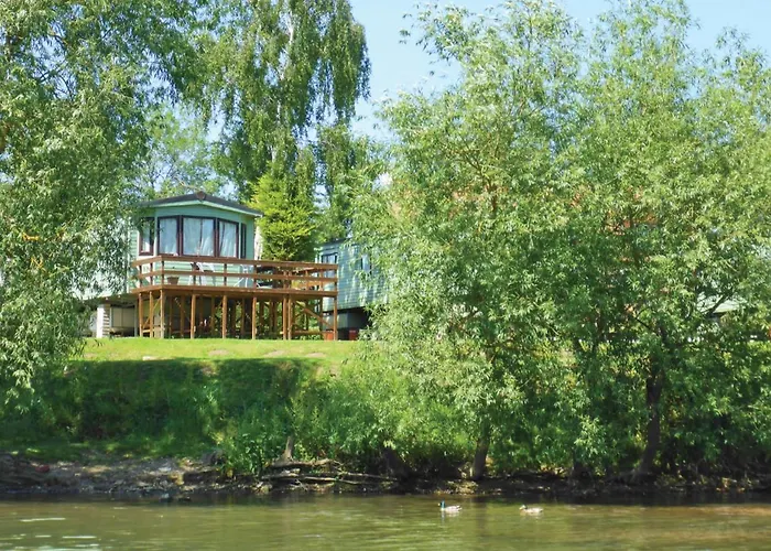 Holiday park Weir Country Park Holtby